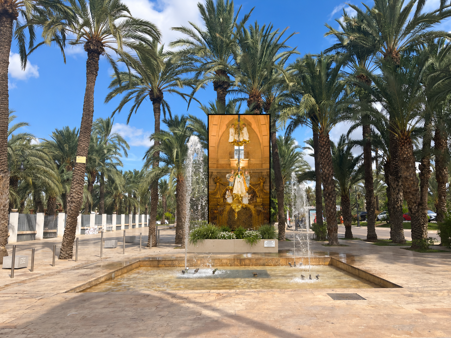 Visualización de instalación prevista: gran mosaico vertical en el palmeral, con jardinera baja en la base